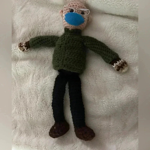 EUC Crochet Bernie Sanders 15” doll.From Covid era. Handmade. Mask and mittens - Picture 3 of 7